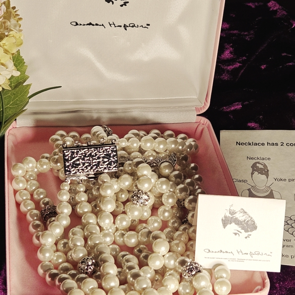 Vintage Camrose & Kross Audrey Hepburn pearls